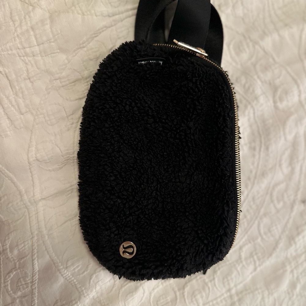 lululemon athletica Black Fleece Crossbody Bag